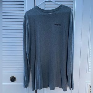 Patagonia men’s long sleeve XL grey